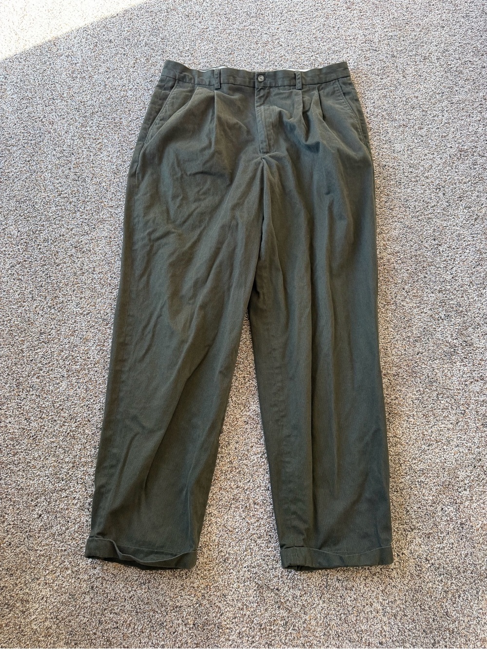 Vintage Claiborne Pleated Corduroy Pants Olive Green 38x32